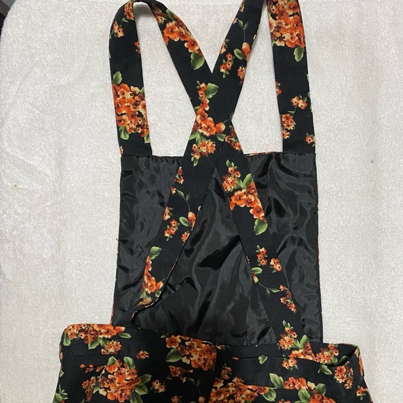 Apron style dress, Forever 21 - Picture 3 of 5